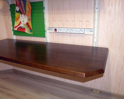 Игровой стол с выдвижными ящиками